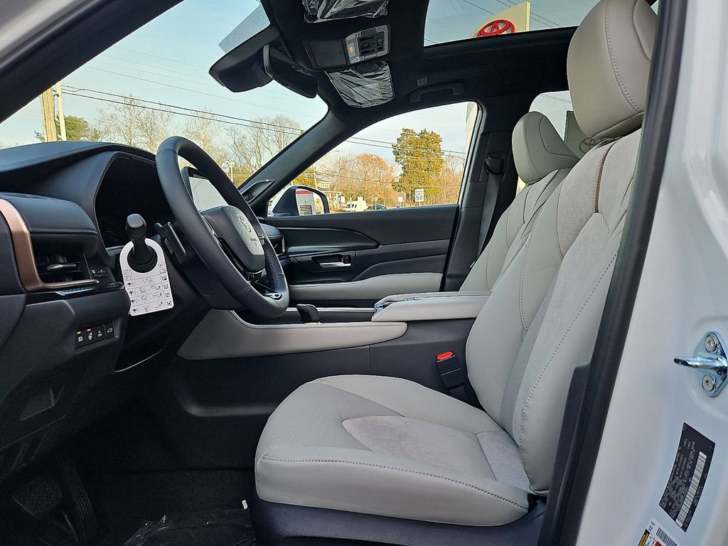 Thumbnail: 2026 Toyota Grand Highlander - 10