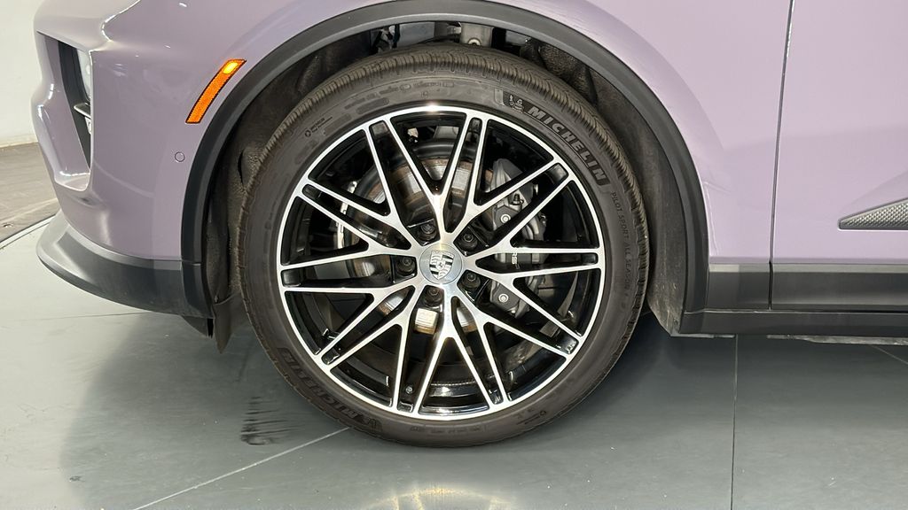 2024 Porsche Macan T 11