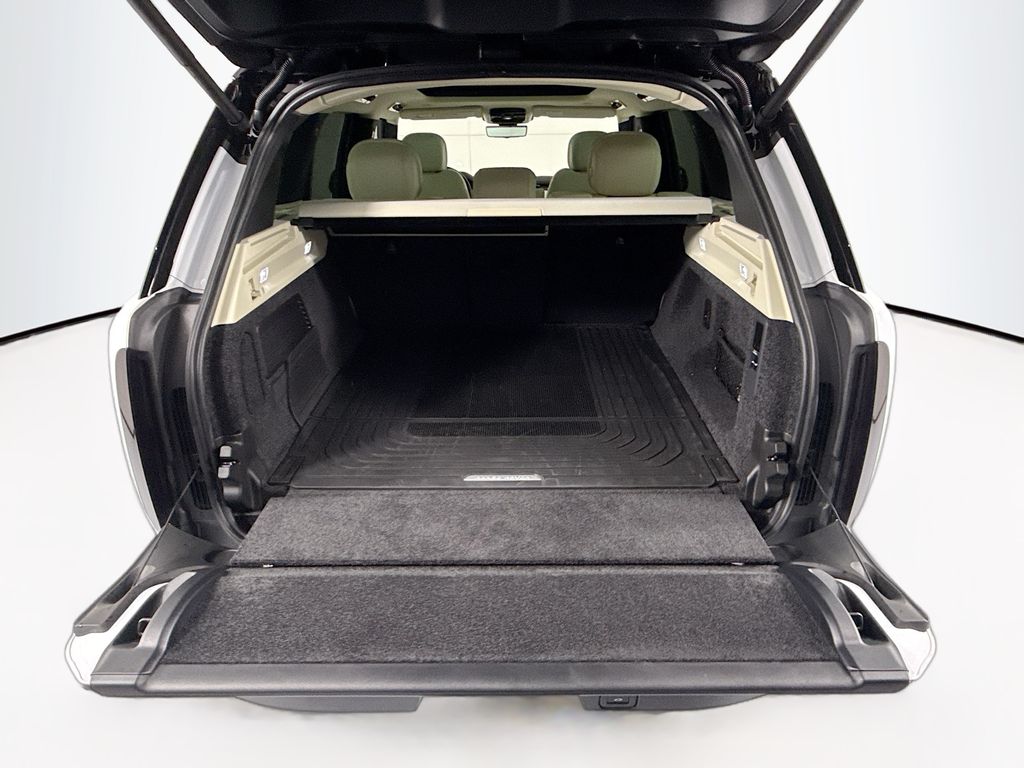 Thumbnail: 2026 Land Rover Range Rover - 30