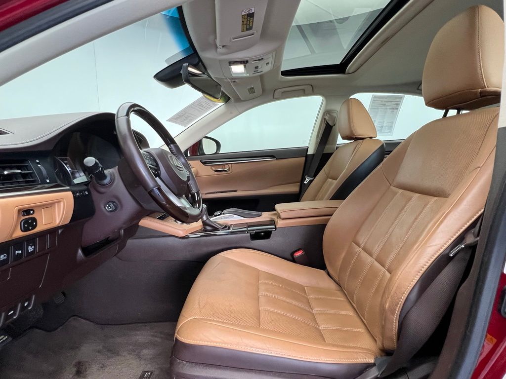 Thumbnail: 2017 Lexus ES - 5