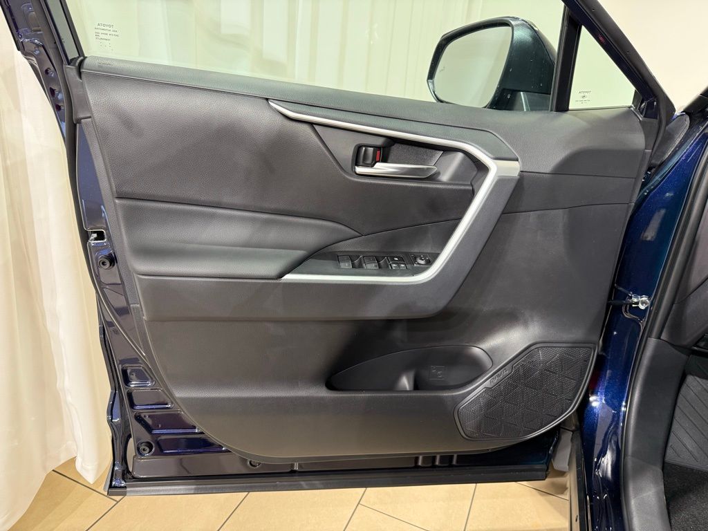 Thumbnail: 2025 Toyota RAV4 - 15