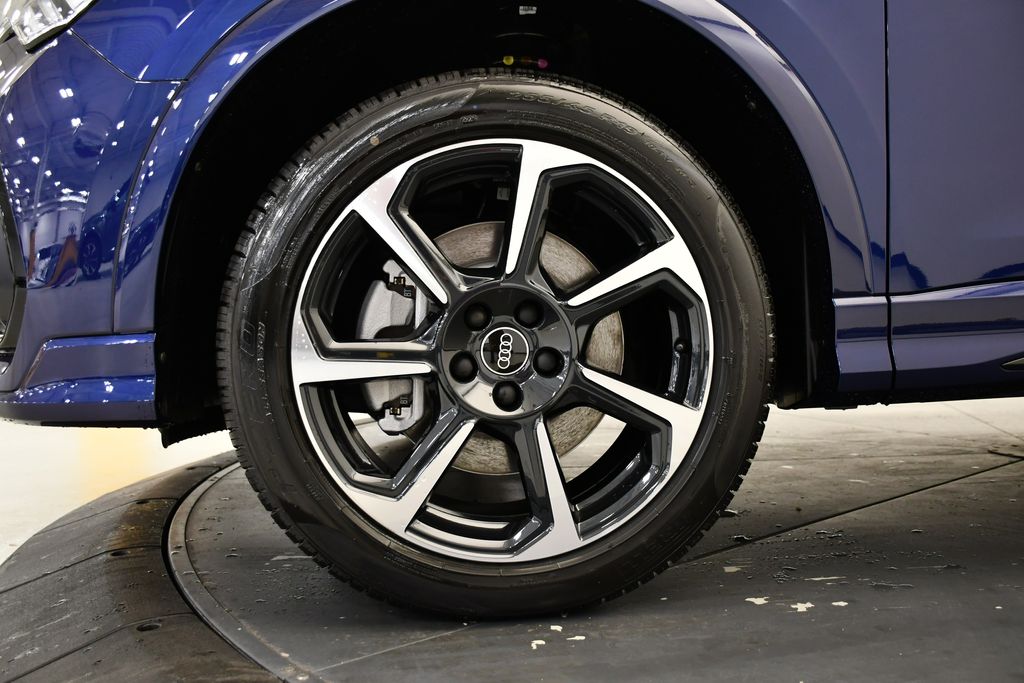 Thumbnail: 2025 Audi Q3 - 14