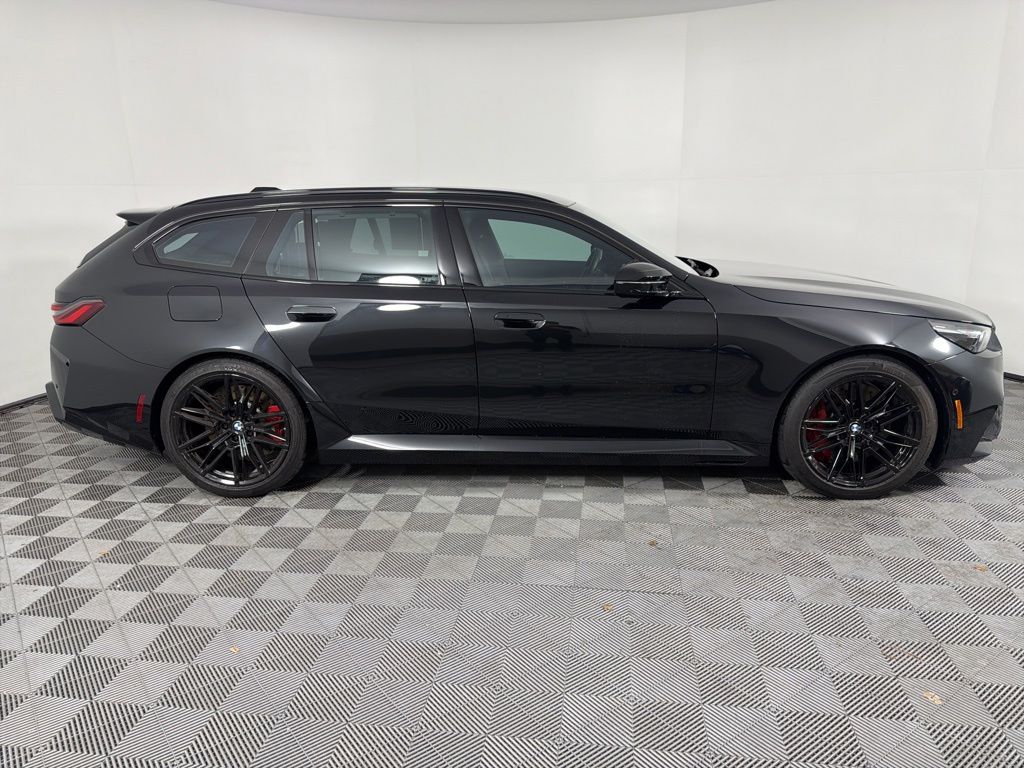 Thumbnail: 2025 BMW M5 - 4