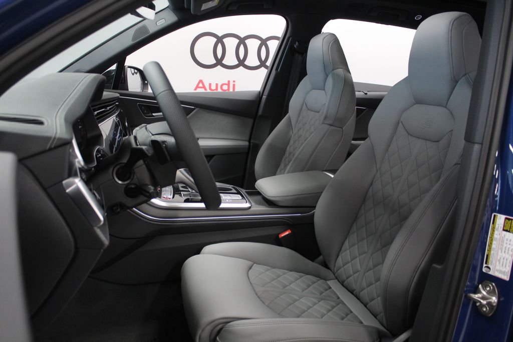 Thumbnail: 2026 Audi SQ7 - 11