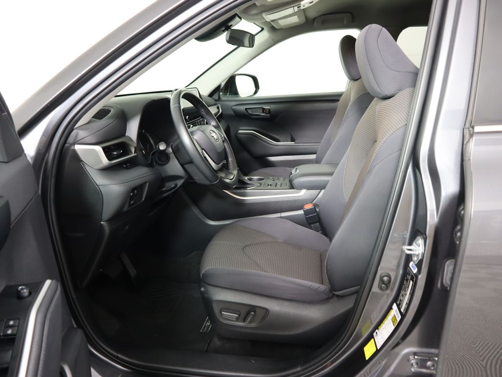 Thumbnail: 2023 Toyota Highlander - 19