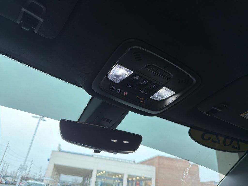 Thumbnail: 2023 Chevrolet Traverse - 14