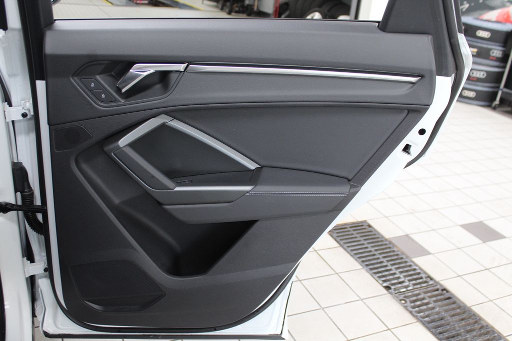 Thumbnail: 2023 Audi Q3 - 31