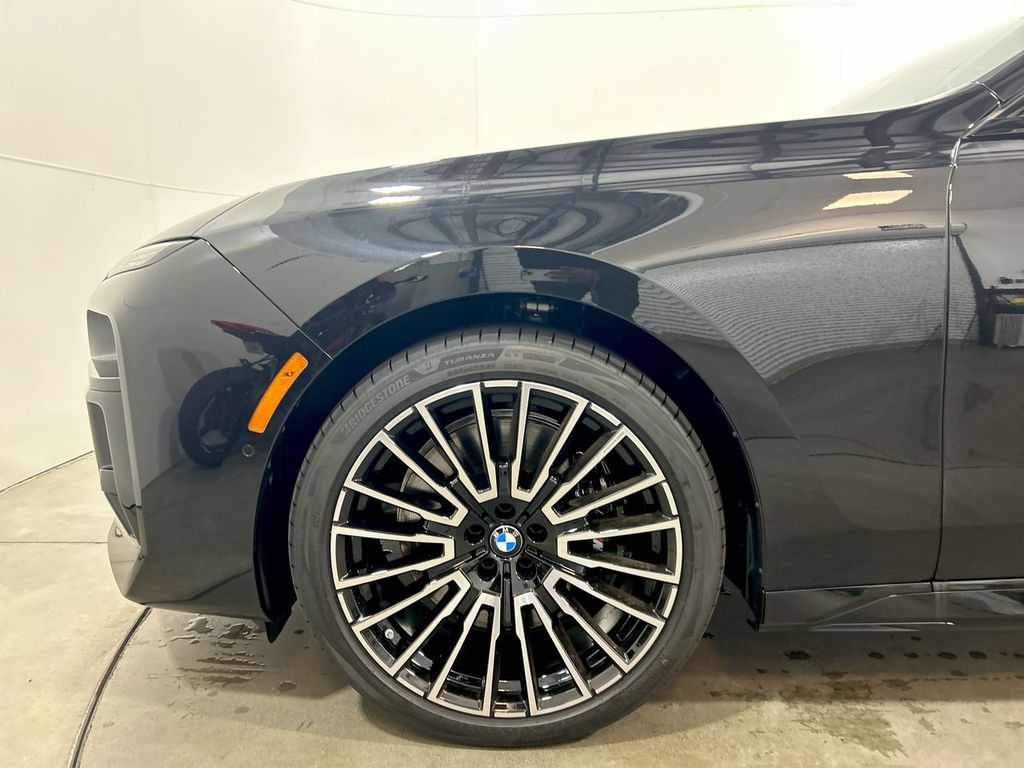 Thumbnail: 2025 BMW 7 Series - 10