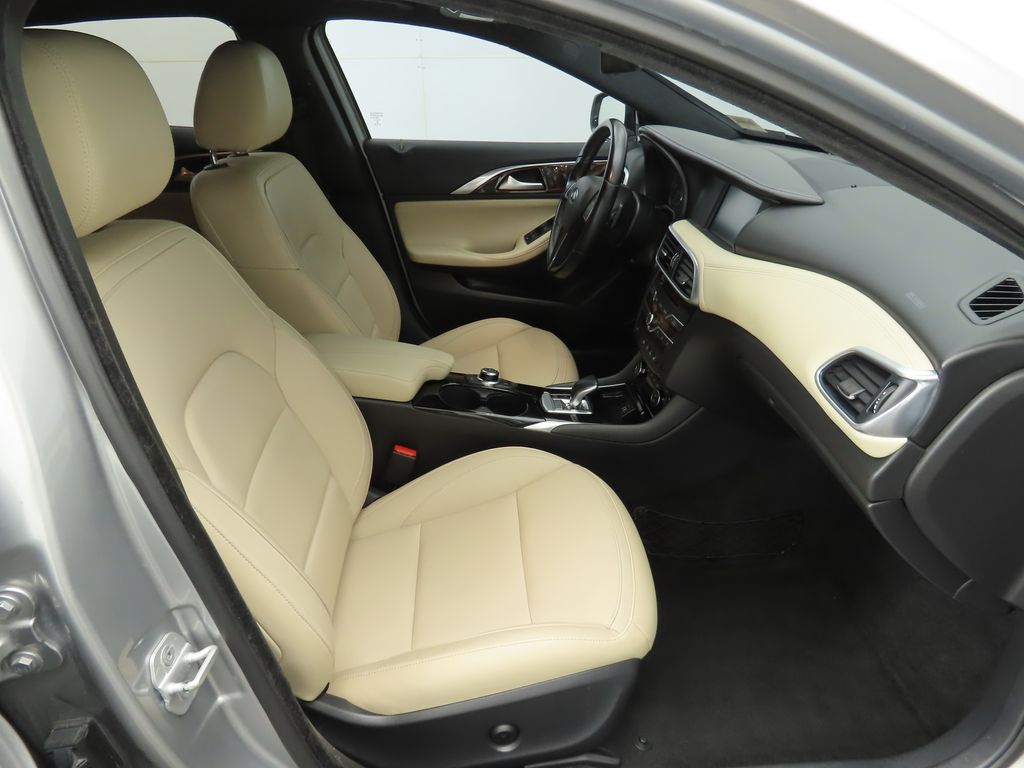 Thumbnail: 2018 INFINITI QX30 - 20