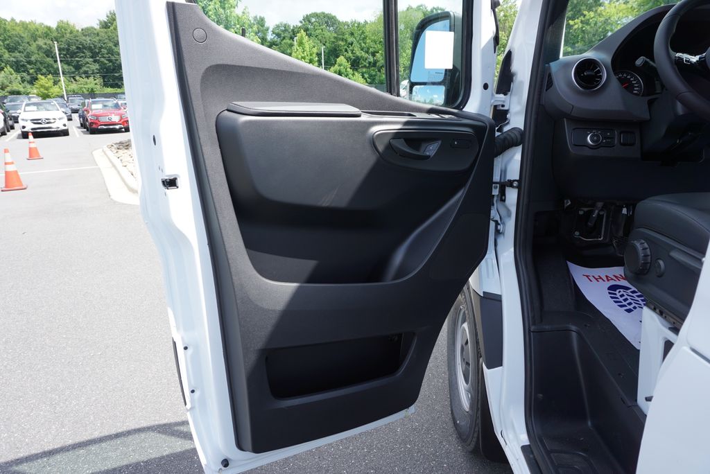 Thumbnail: 2025 Mercedes-Benz Sprinter - 26