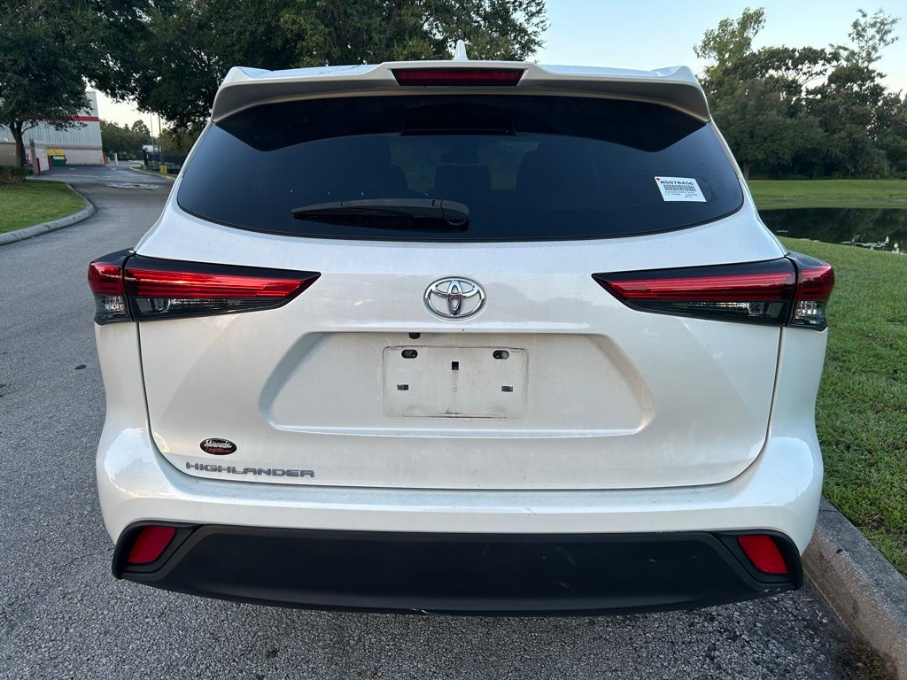 Thumbnail: 2021 Toyota Highlander - 4