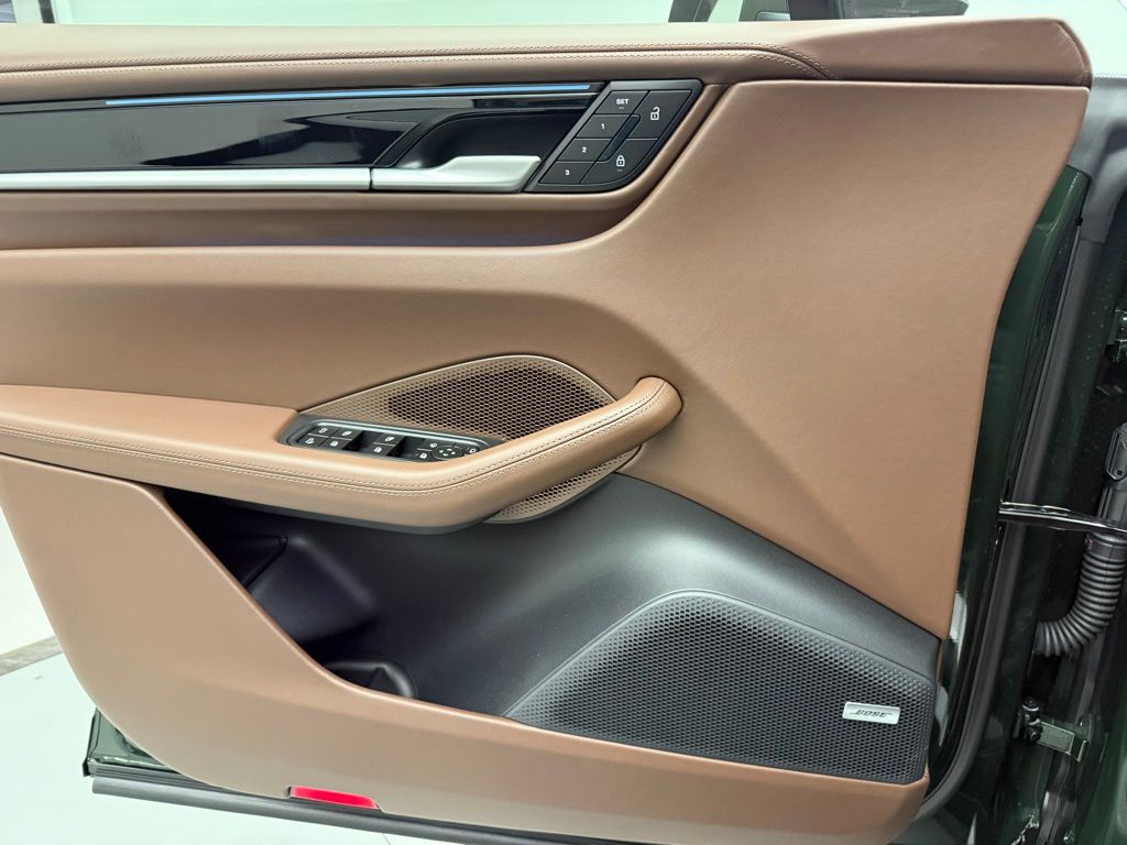 Thumbnail: 2026 Porsche Macan - 19