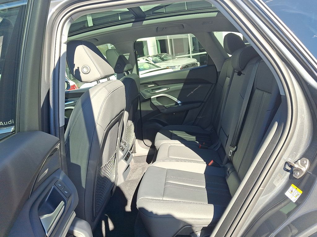 Thumbnail: 2025 Audi Q5 - 10