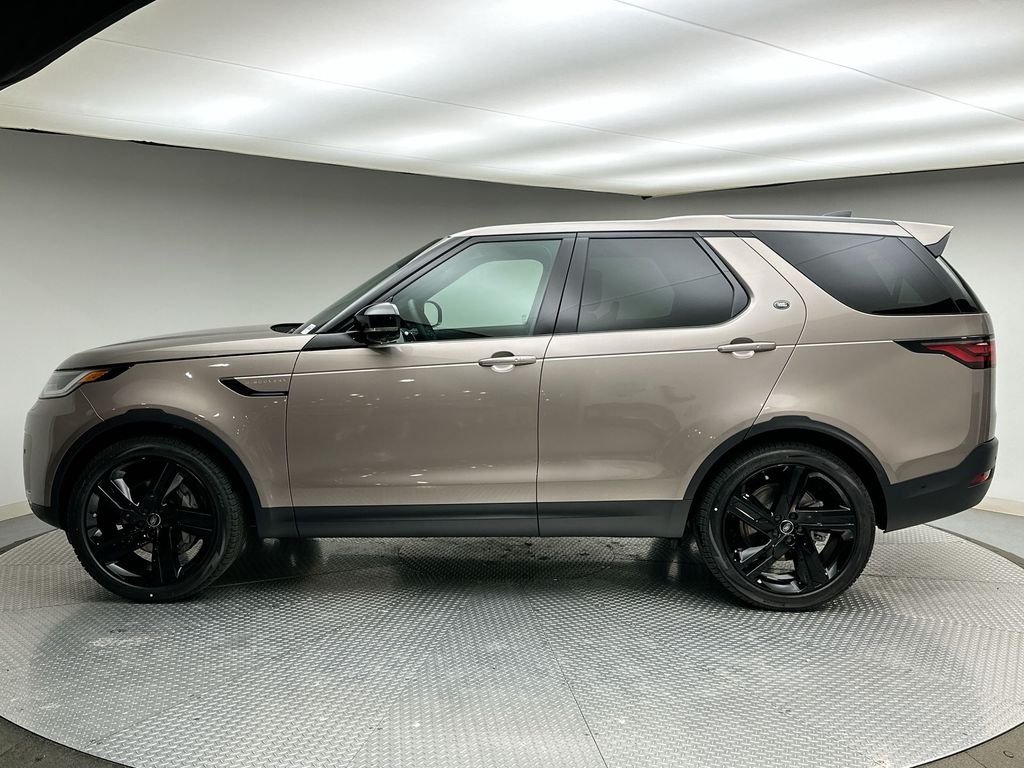 Thumbnail: 2026 Land Rover Discovery - 2