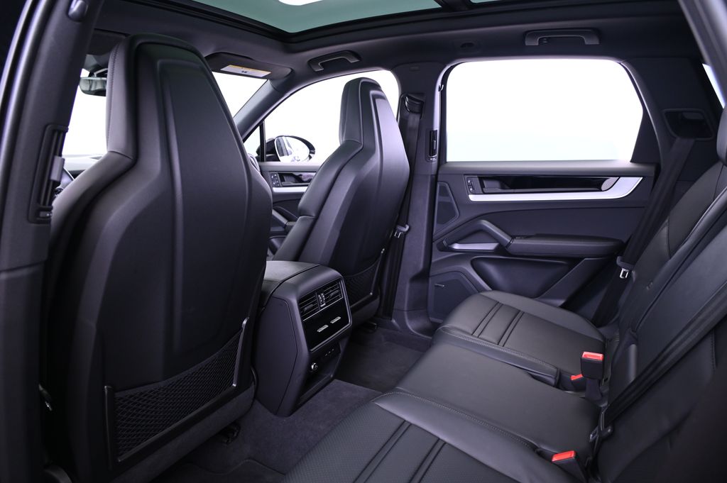 2024 Porsche Cayenne S 31