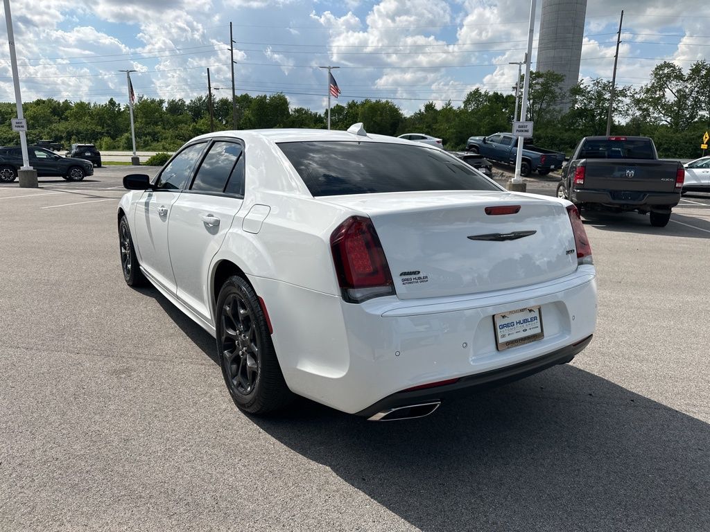 2021 Chrysler 300 Touring photo