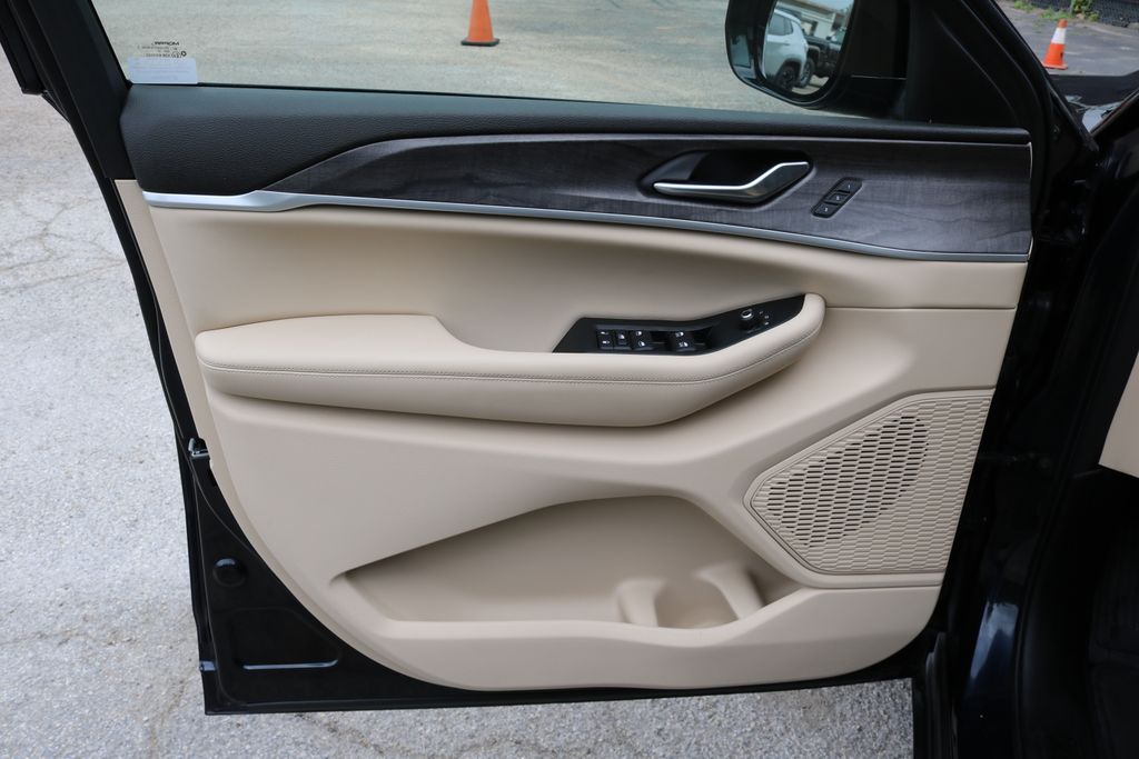 Used Car 2023 Jeep Grand Cherokee  Limited For Sale Under $35,000 In Austin, Texas