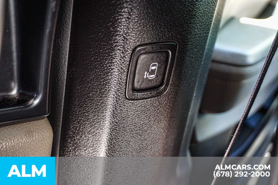 Used 2025 Black Kia LXS image 35