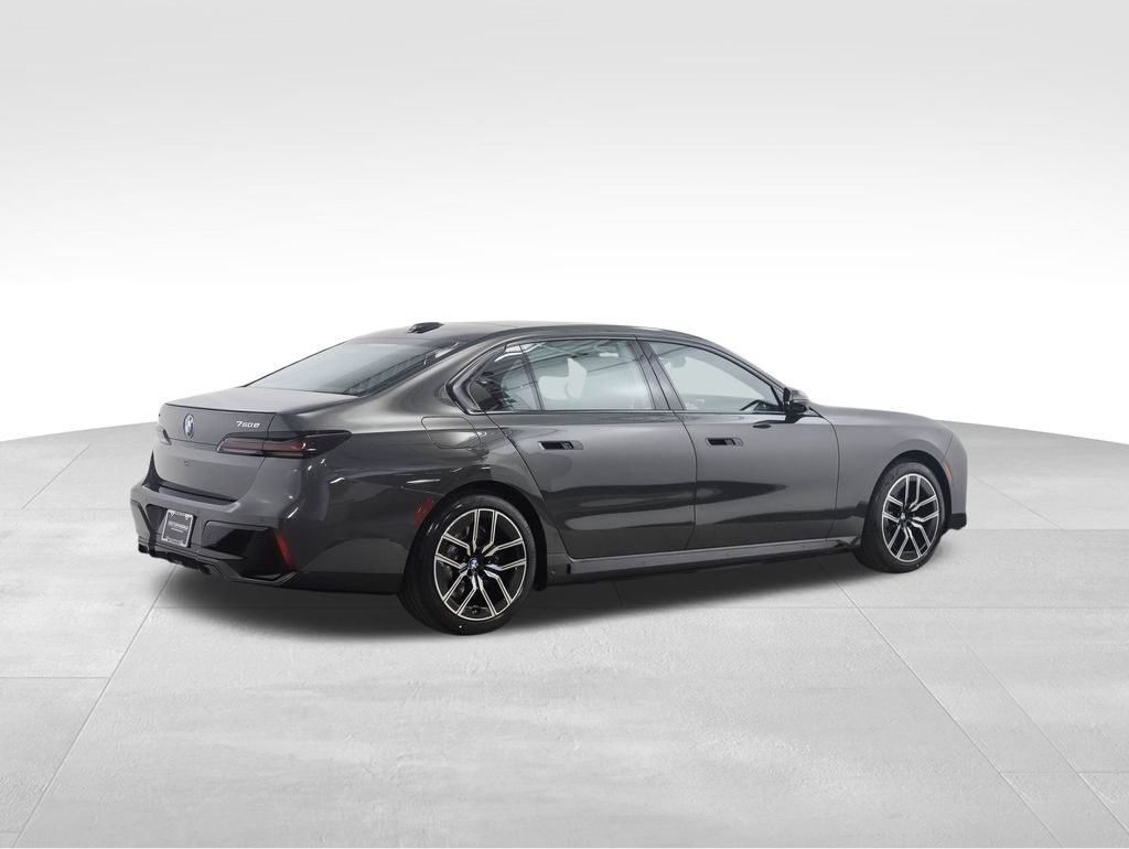 Thumbnail: 2026 BMW 7 Series - 3