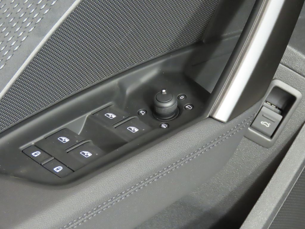 Thumbnail: 2026 Audi RS 3 - 30