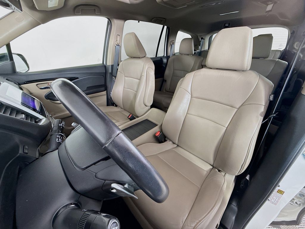 Thumbnail: 2017 Honda Pilot - 20