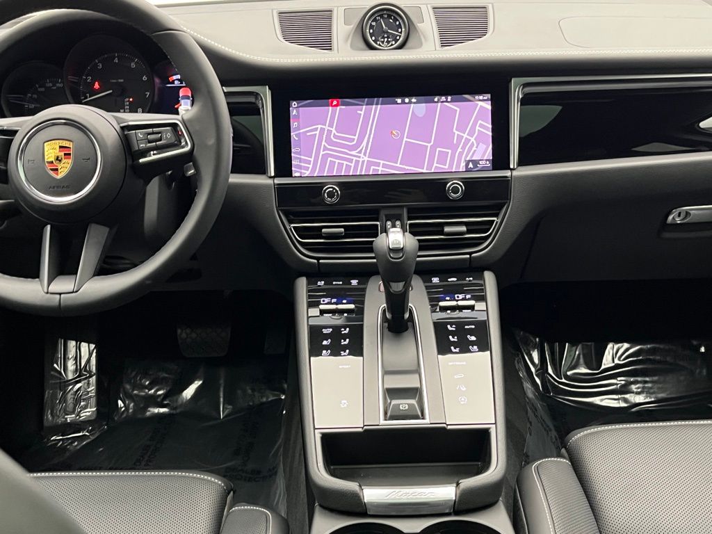 Thumbnail: 2022 Porsche Macan - 32