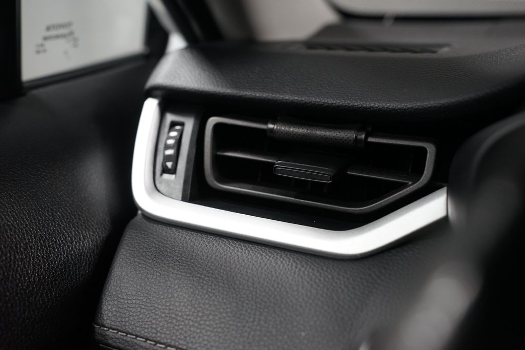 Thumbnail: 2021 Toyota RAV4 - 26