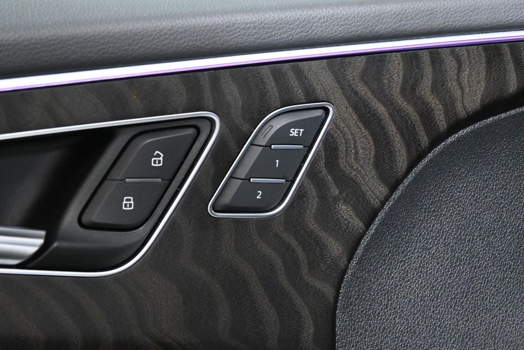 Thumbnail: 2021 Audi Q8 - 29