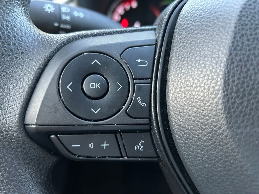 2023 Toyota RAV4 XLE 24