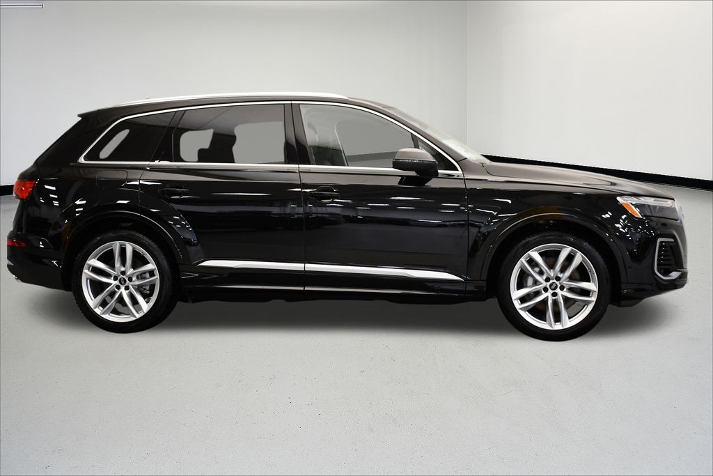 Thumbnail: 2025 Audi Q7 - 6