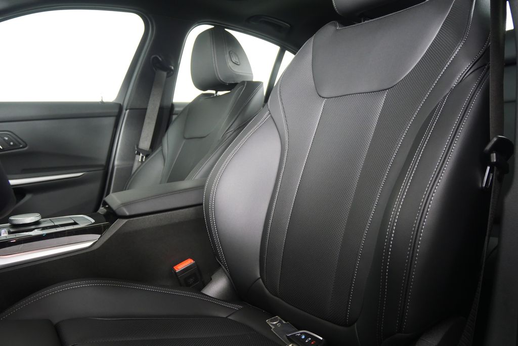 Thumbnail: 2024 BMW 3 Series - 11