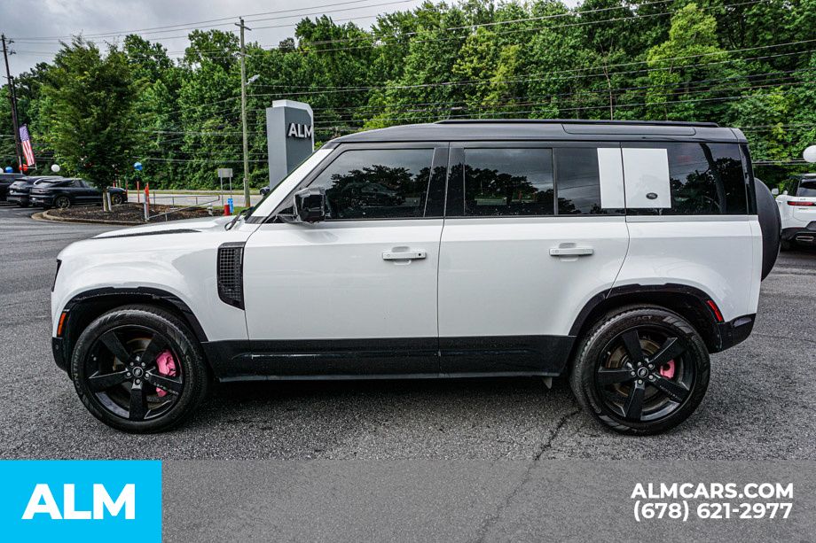 Used 2024 White Land Rover X-Dynamic SE image 6