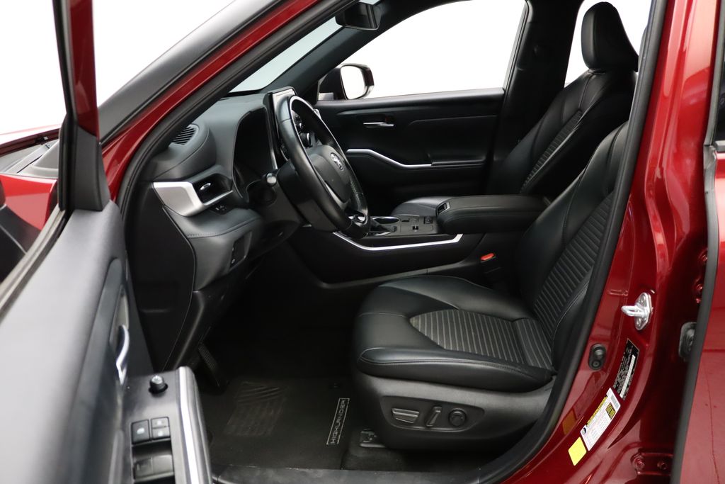 Thumbnail: 2022 Toyota Highlander - 14