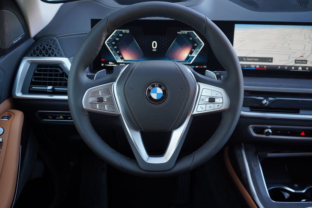 Thumbnail: 2026 BMW X7 - 15