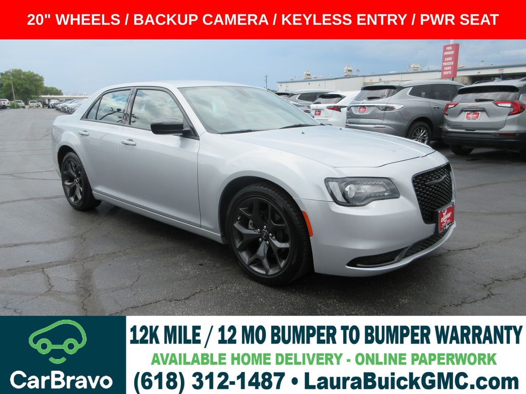 Silver Mist Clearcoat 2023 Chrysler 300 Sedan Rear-Wheel Drive 8-Speed Automatic