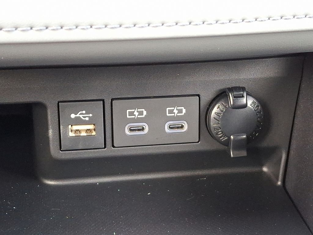 Thumbnail: 2026 Toyota Highlander - 26