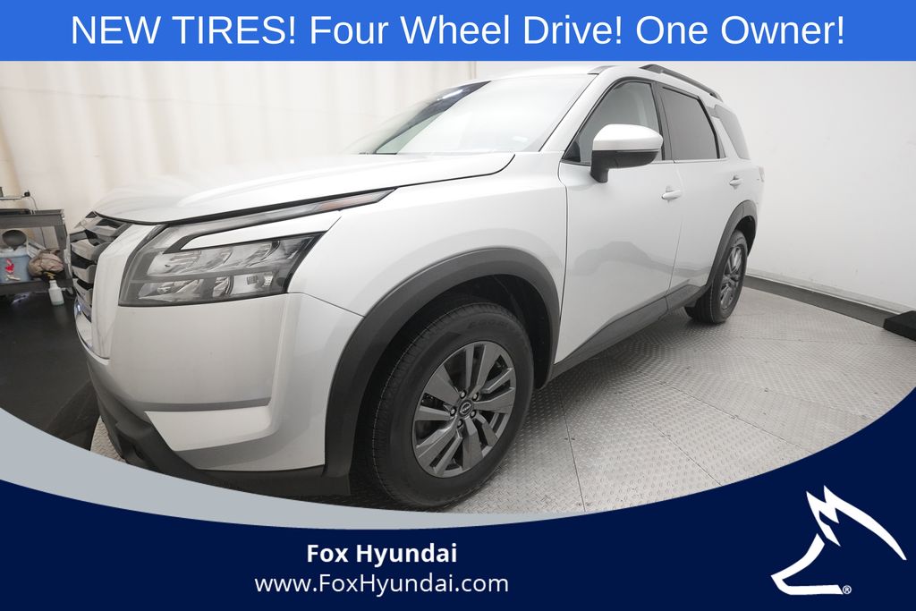 Brilliant Silver Metallic 2024 Nissan Pathfinder SUV / Crossover All-Wheel Drive 9-Speed Automatic