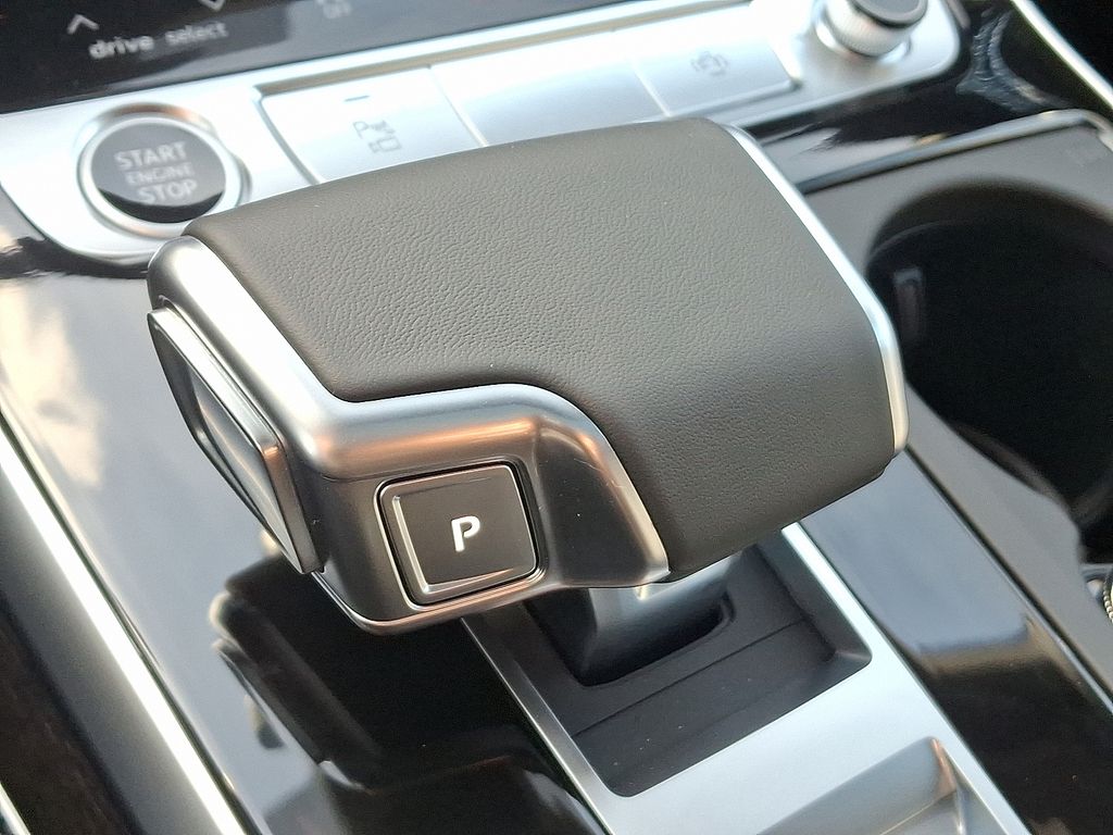 Thumbnail: 2026 Audi Q8 - 7