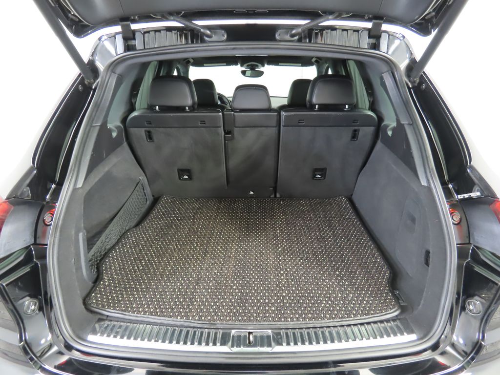 2016 Porsche Cayenne S 28