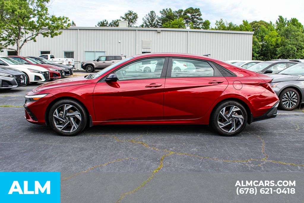 Used 2025 Red Hyundai SEL Sport image 6