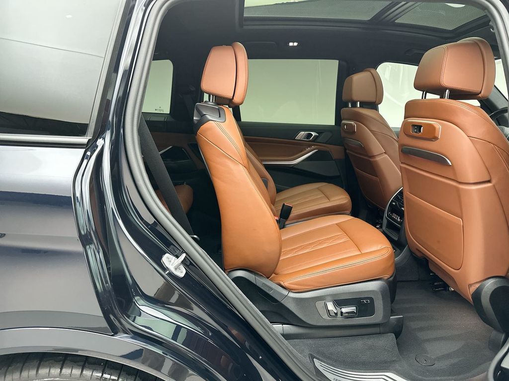 Thumbnail: 2023 BMW X7 - 7