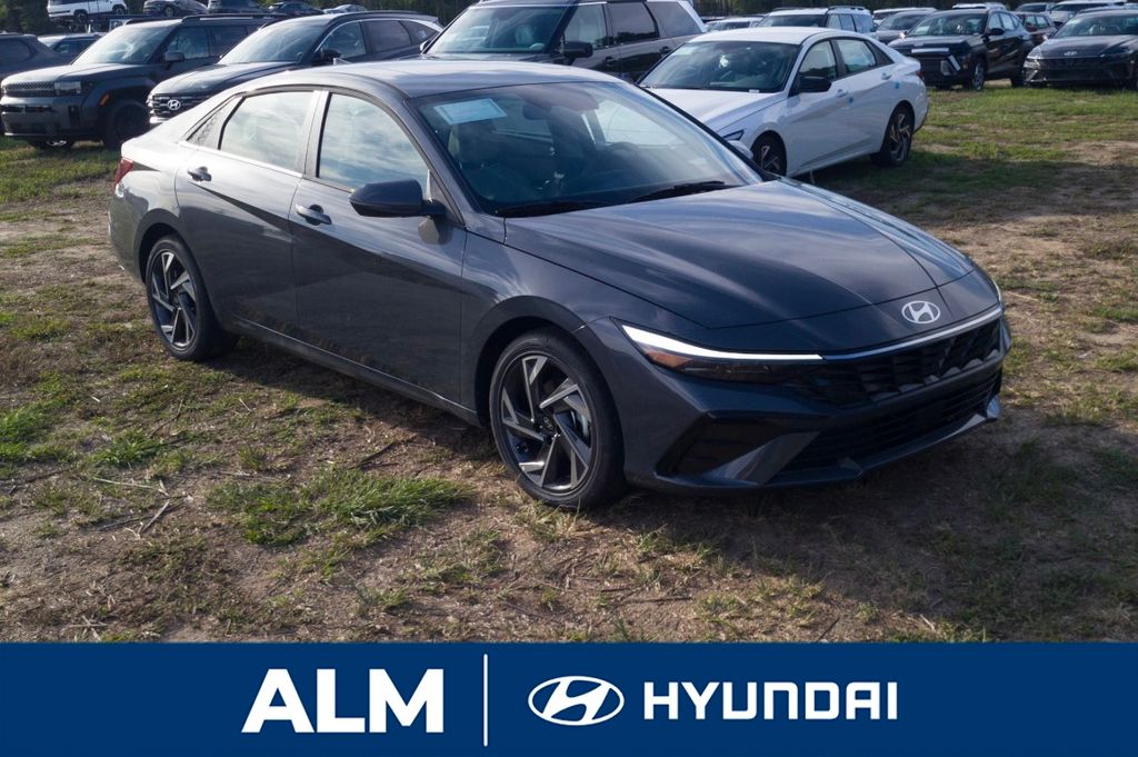 2025 Hyundai Elantra Limited photo 3