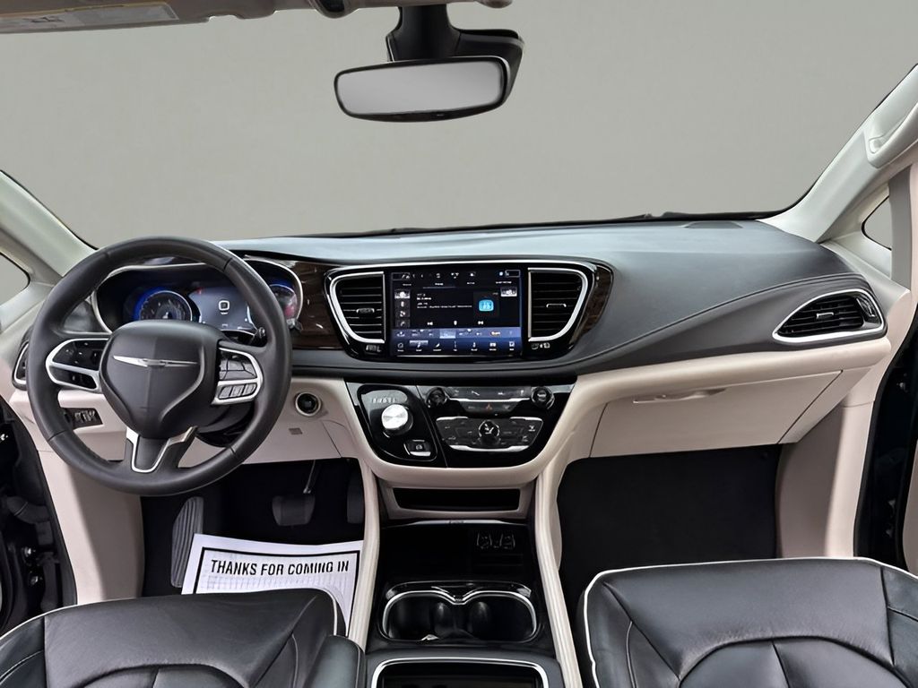 2023 Chrysler Pacifica Limited photo
