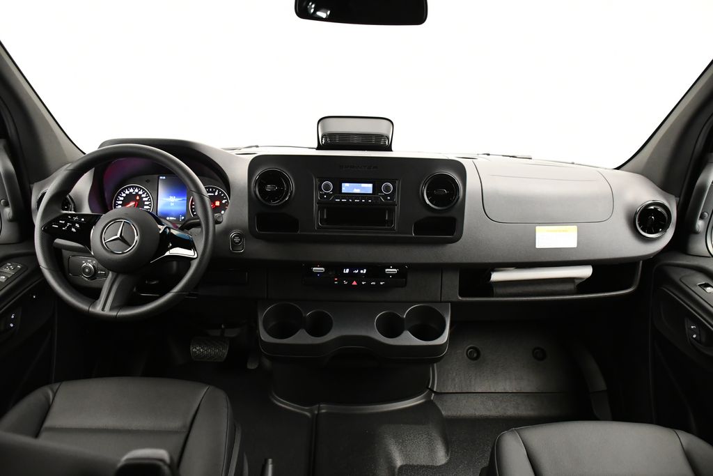 Thumbnail: 2025 Mercedes-Benz Sprinter - 11