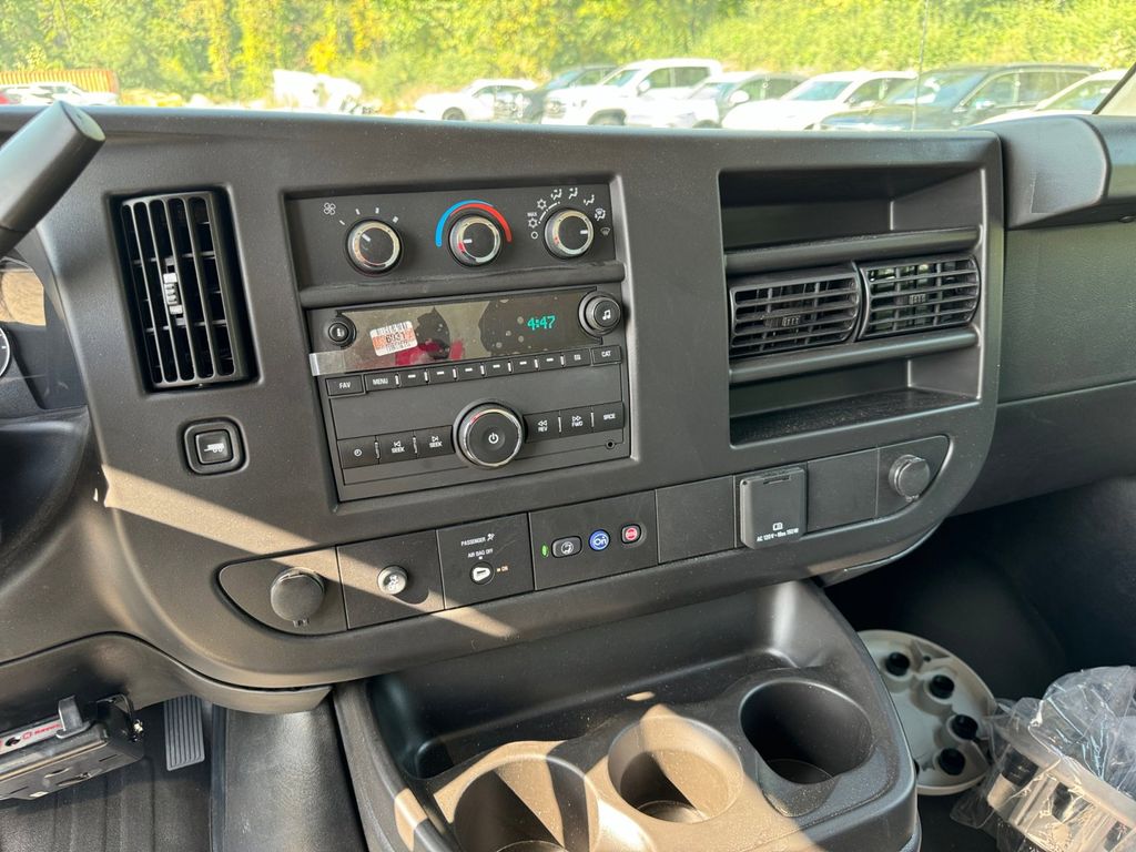 2024 GMC Savana 3500 Work Van 13