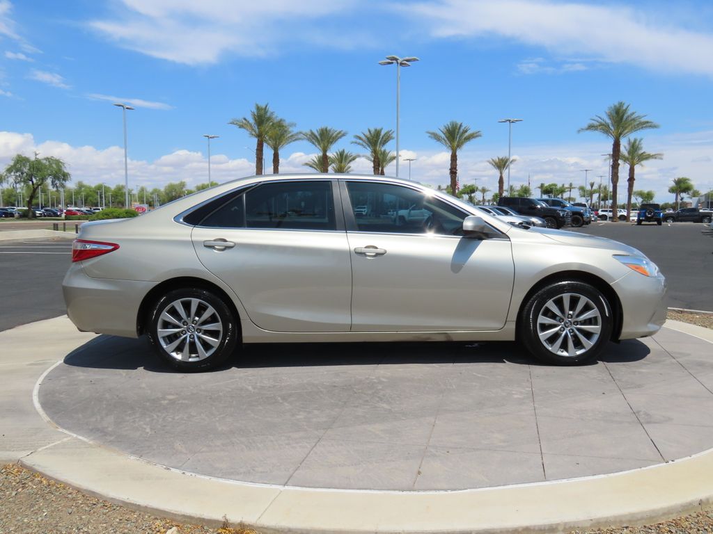 2017 Toyota Camry XLE 4