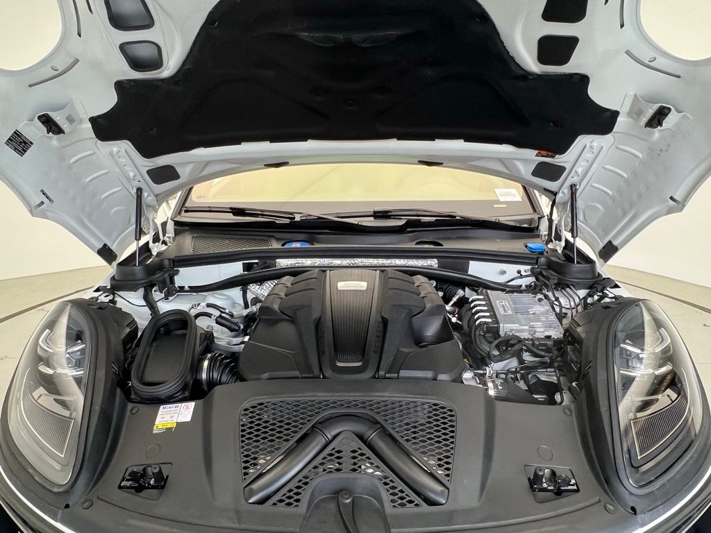 2022 Porsche Macan S 26