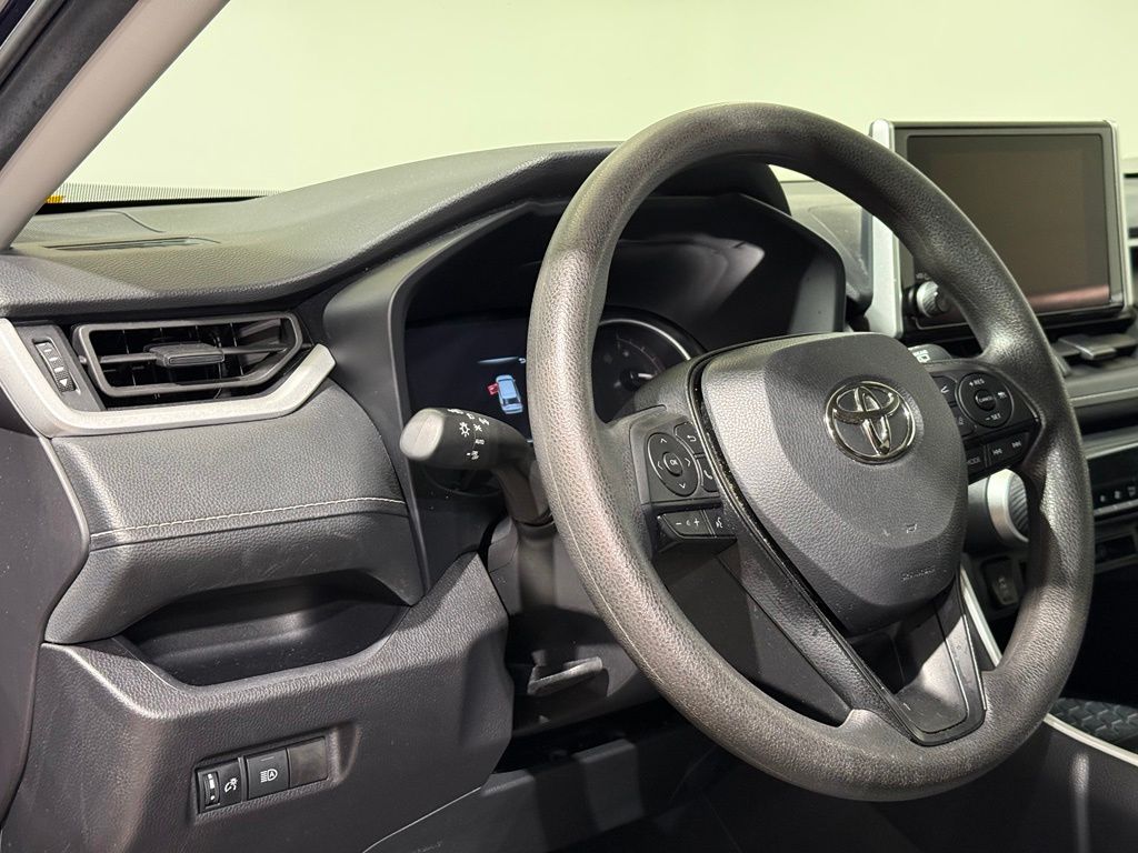Thumbnail: 2025 Toyota RAV4 - 17