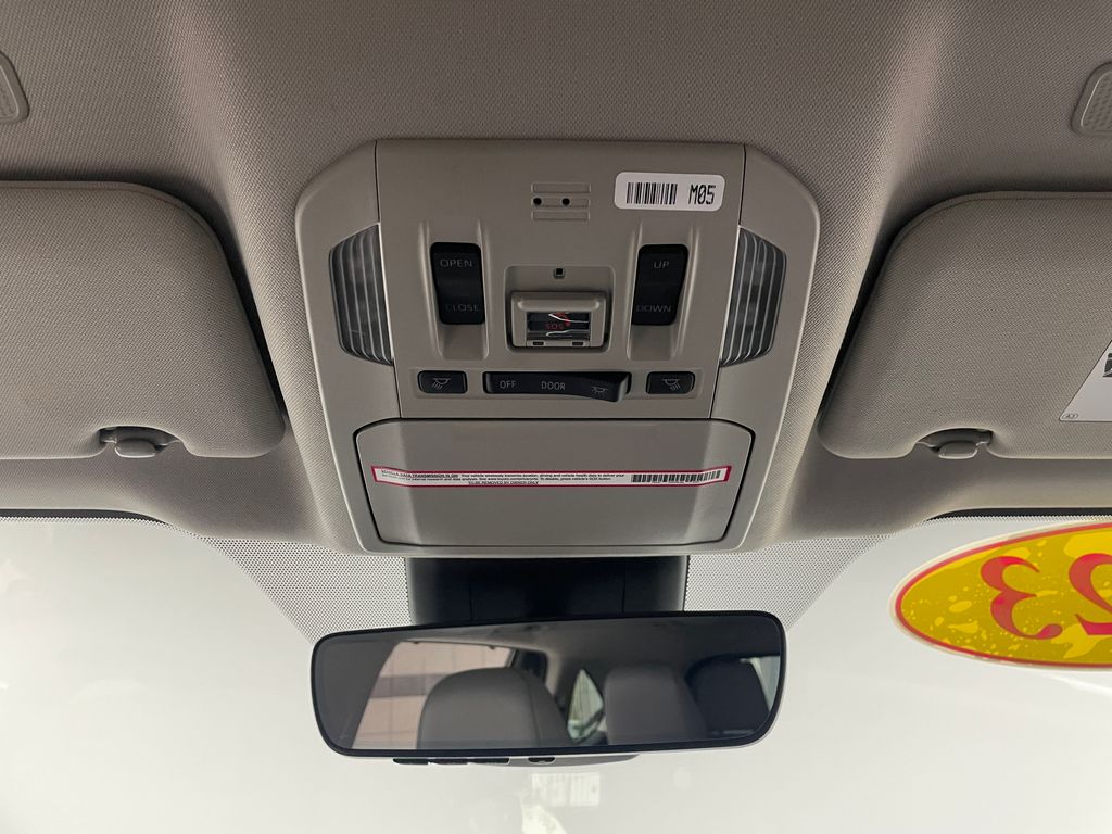 Thumbnail: 2023 Toyota Highlander - 32