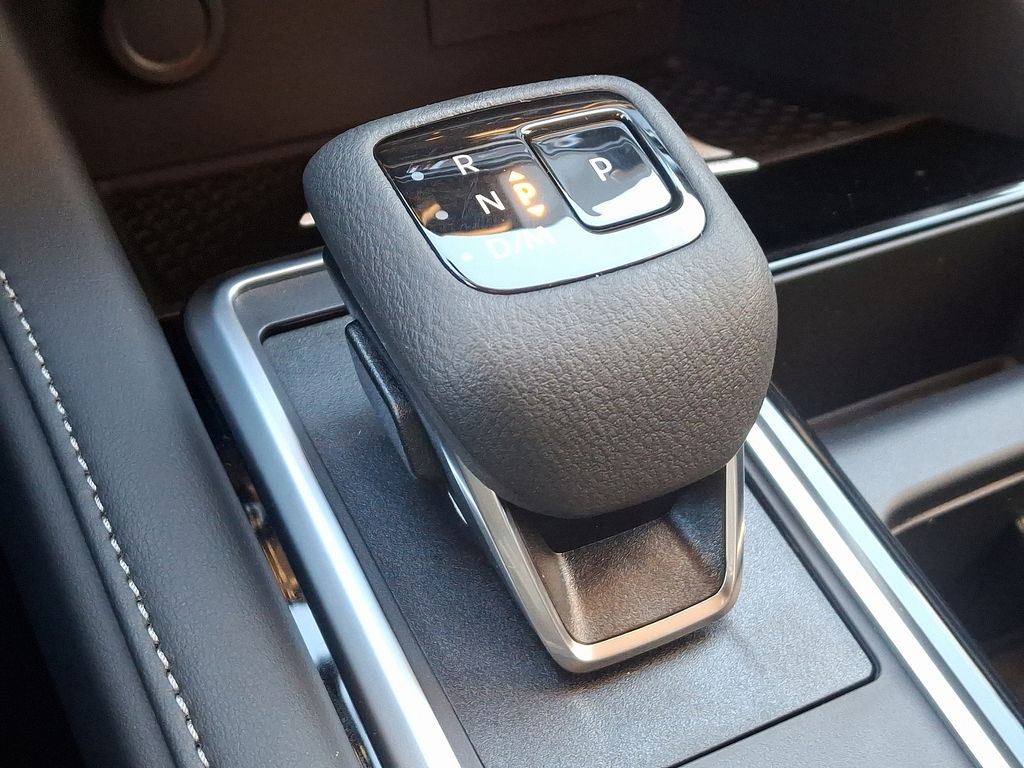 2025 Nissan Pathfinder SV 8